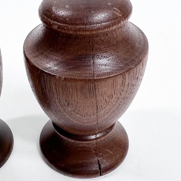 VINTAGE Mid- Century Modern Wooden Salt & Pepper Shakers - Picture 7 of 7